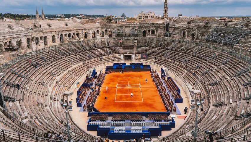 Les arènes en court de tennis