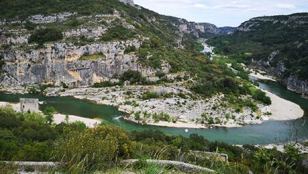 Le sentier de la Baume